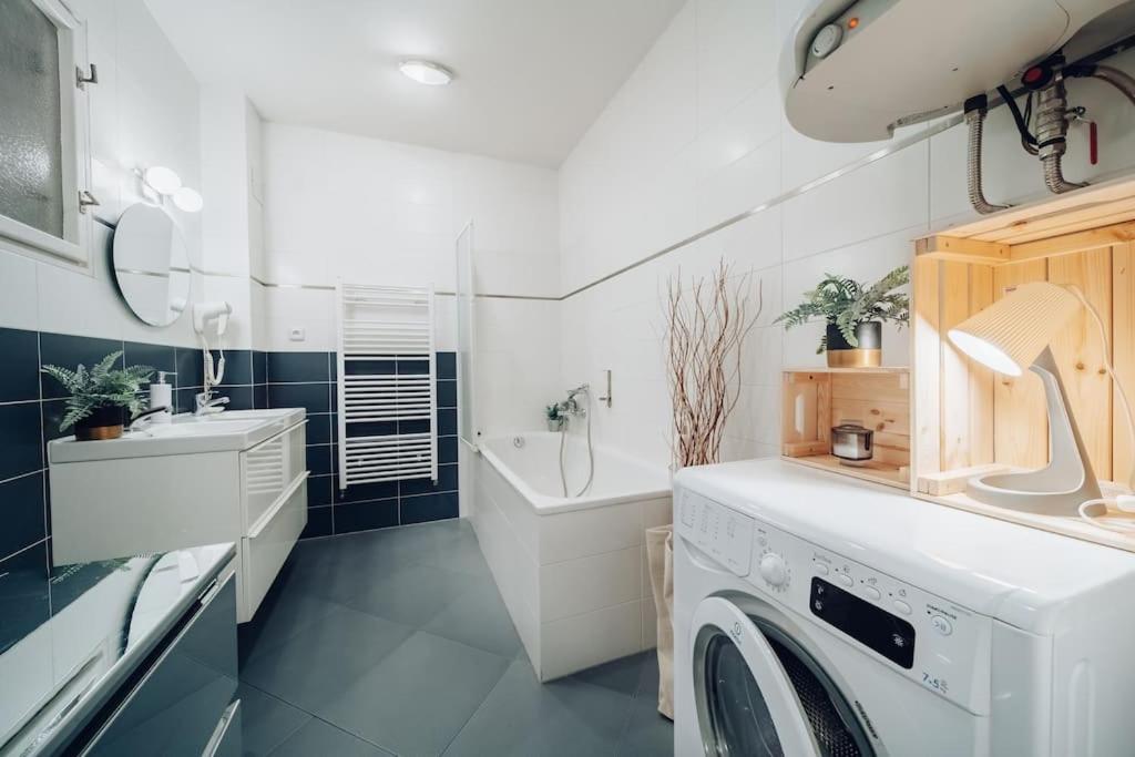 Downtown 2Bd Riverside Apartment Near Dancing House Praga Exterior foto